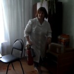 Тушение пожара подручными средствами